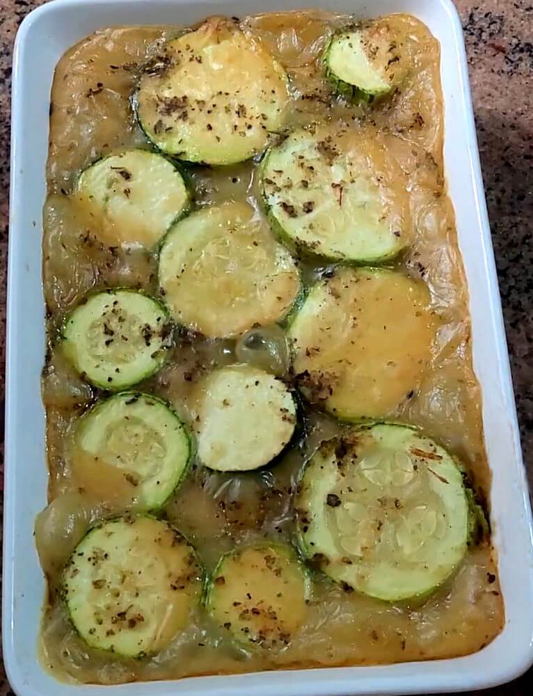 abobrinha gratinada com queijo vegano que derrete