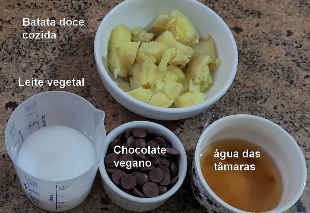 ingredientes para o creme da torta vegana gelada de chocolate