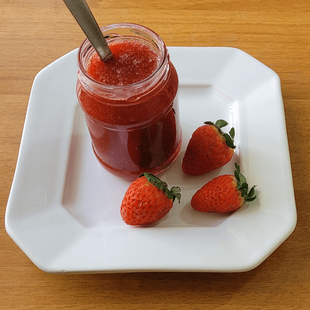 Panna cotta vegana com coulis de morango